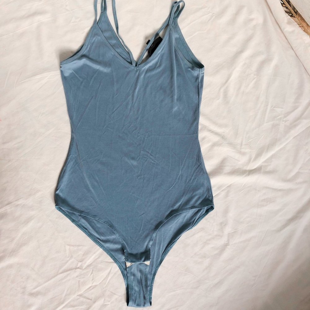 baby blue V-neck body